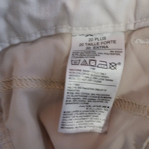 Old Navy White Jeans - Picture 3 of 4